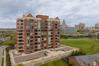 Admiral's Walk Condominiums in Buffalo, NY - Foto de edificio - Building Photo