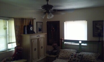 607 S Summerlin Ave, Unit 2 in Orlando, FL - Building Photo - Building Photo