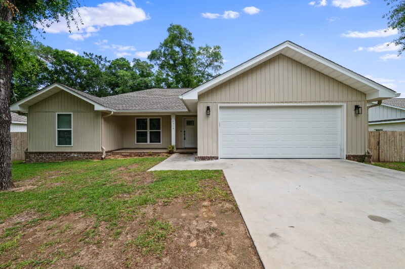 6315 Bethany Dr in Crestview, FL - Building Photo