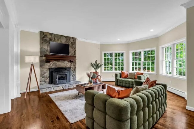 property at 7 Pymm Ct