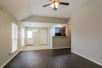 9210 Golden Sunshine Dr in Houston, TX - Building Photo - Building Photo