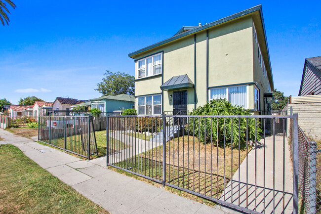 839 E 87th Pl in Los Angeles, CA - Building Photo - Building Photo