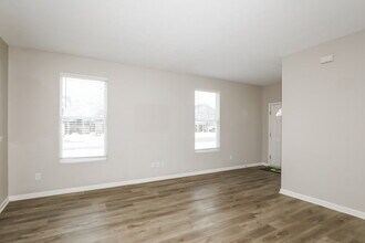 4049 Mossy Bank Rd in Indianapolis, IN - Foto de edificio - Building Photo