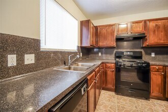 2219 Hadden Hollow Dr in Houston, TX - Building Photo - Building Photo