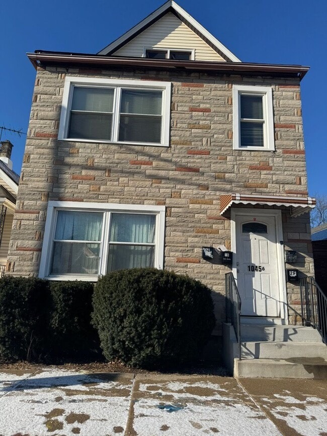 property at 10456 S Torrence Ave