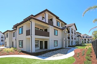 Palms at Morada in Stockton, CA - Building Photo