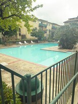 5460 White Oak Ave, Unit 212 in Encino, CA - Building Photo