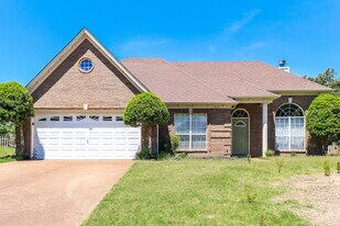 365 Oakridge Dr in Oakland, TN - Building Photo