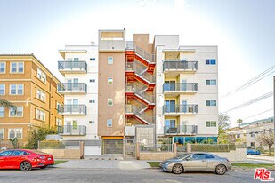 903 S New Hampshire Ave in Los Angeles, CA - Building Photo