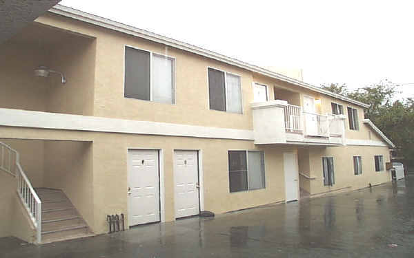 6438 Troost Ave in North Hollywood, CA - Building Photo - Building Photo