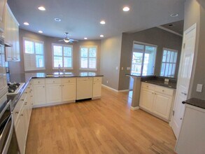 553 W Fallbrook Ave in Clovis, CA - Building Photo - Building Photo