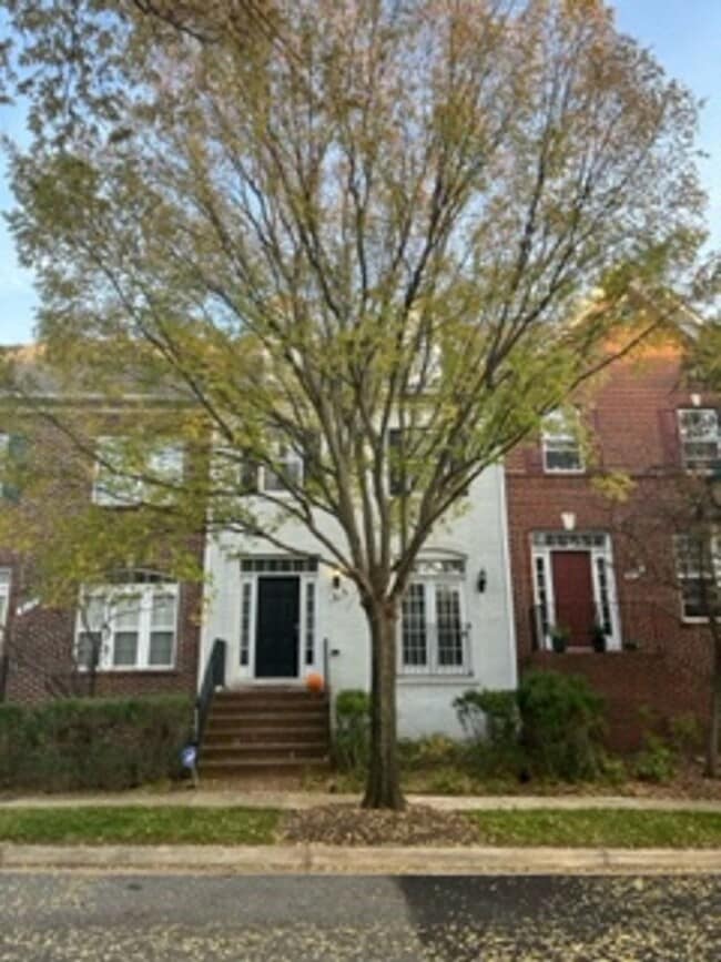 614 Garden View Square