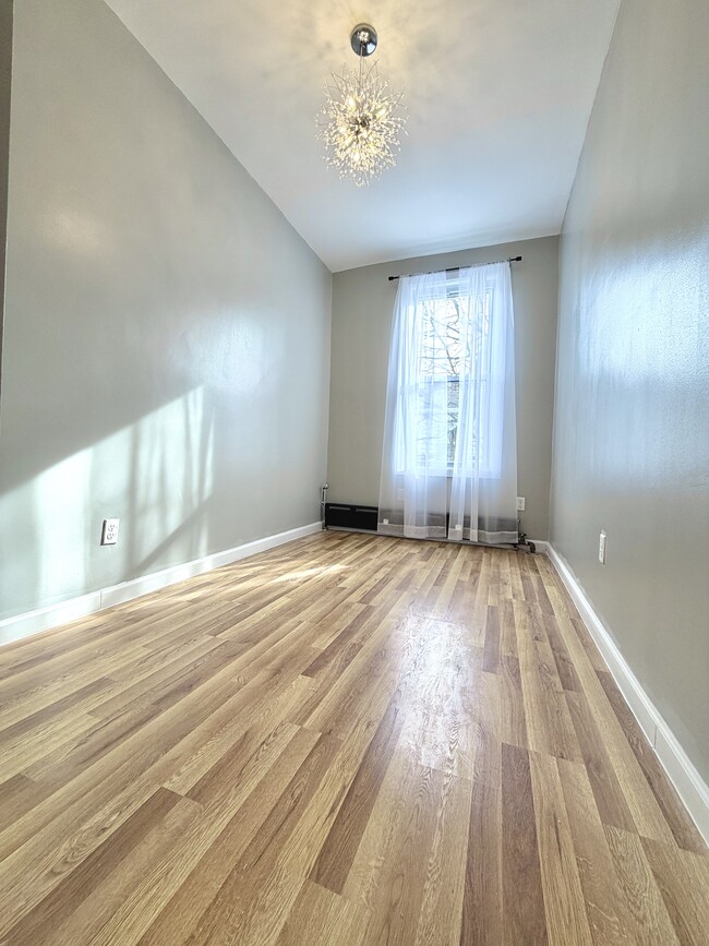 7107 Narrows Ave, Unit #2R in Brooklyn, NY - Foto de edificio - Building Photo