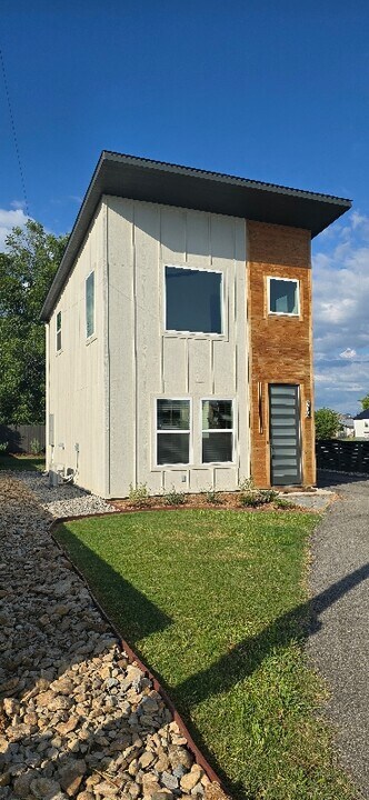 404 W Wichita St in Bowie, TX - Foto de edificio
