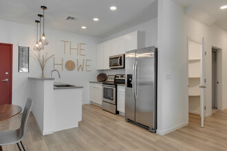 The Howe Apartments in Tempe, AZ - Building Photo - Interior Photo