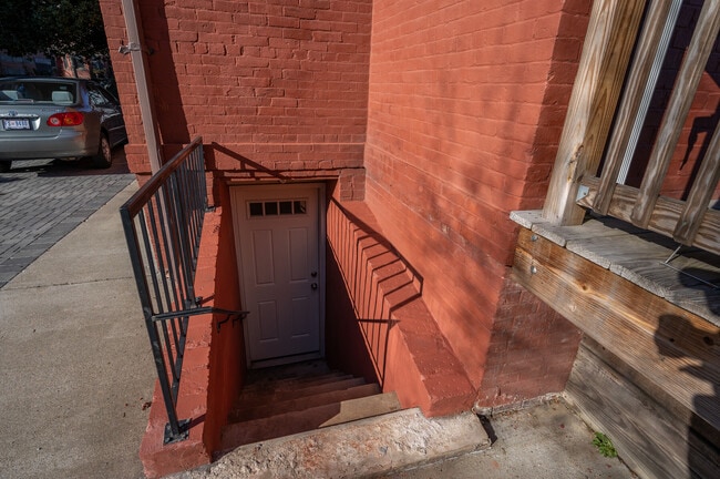 1873 3rd St NW, Unit A in Washington, DC - Foto de edificio - Building Photo