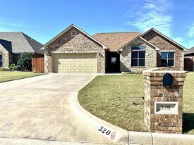 320 Northeast Mountain Meadow Drive in Cache, OK - Building Photo