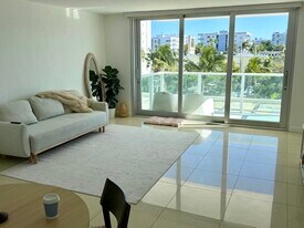 1000 West Ave, Unit 330 in Miami Beach, FL - Building Photo