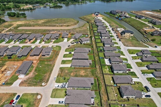 13096 Laura Lake Dr in Willis, TX - Building Photo - Building Photo