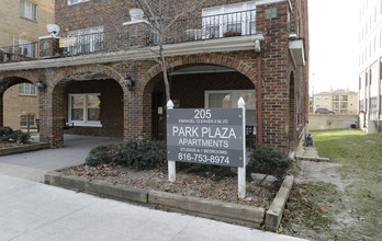 Park Plaza Apartments in Kansas City, MO - Building Photo - Building Photo