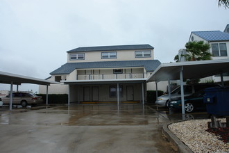 Shuffleboard Condominiums in Corpus Christi, TX - Building Photo - Building Photo