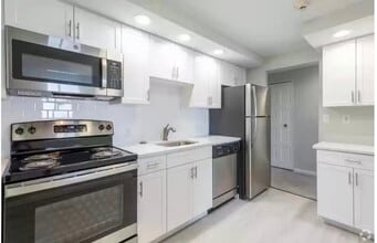 32 Ocean Ave, Unit #305 in South Yarmouth, MA - Building Photo - Building Photo