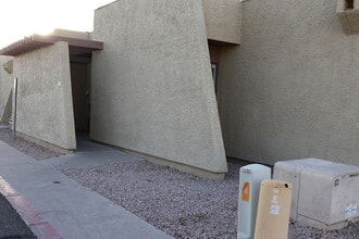 700 W 14th St in Tempe, AZ - Foto de edificio - Building Photo