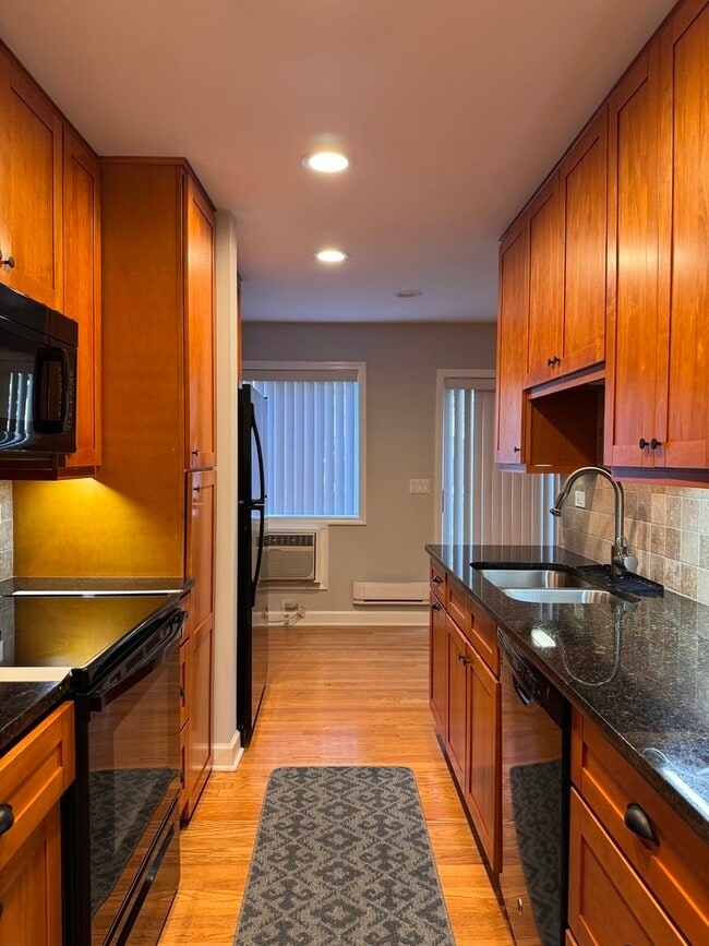 717 Strom Dr in West Dundee, IL - Building Photo - Building Photo