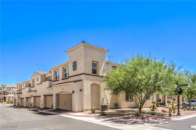 976 Via Panfilo Ave in Henderson, NV - Building Photo - Building Photo