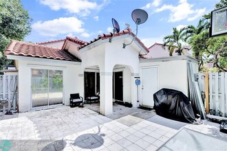 1397 Cottonwood Cir in Weston, FL - Building Photo - Building Photo