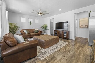 2052 W Bella Ln in Nampa, ID - Building Photo - Building Photo