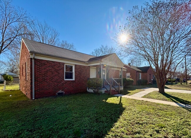 321 Jefferson Ave in Colonial Heights, VA - Building Photo - Building Photo