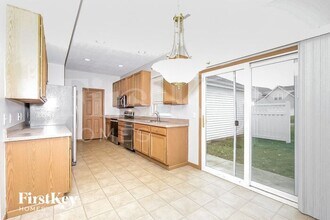 5992 Course Dr in Westerville, OH - Foto de edificio - Building Photo