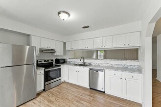 1323 Longlac Rd in Virginia Beach, VA - Building Photo - Building Photo