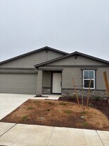 641 Marshall Ln in Merced, CA - Building Photo