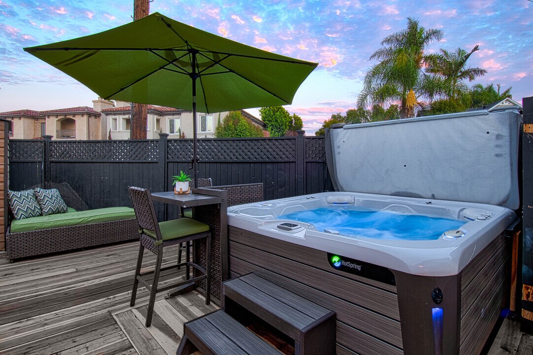 3200 Clay St in Newport Beach, CA - Building Photo