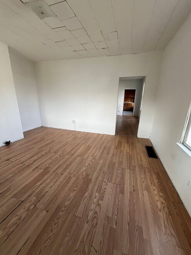 2029 Commercial Ave in Mingo Junction, OH - Building Photo - Building Photo