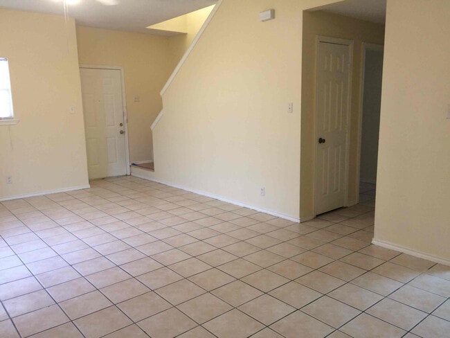 7644 Windsor Oaks in San Antonio, TX - Building Photo - Building Photo