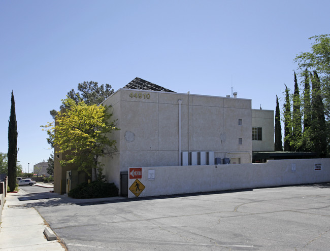 Arbor Court in Lancaster, CA - Foto de edificio - Building Photo