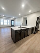 2010 Legacy Ln in Celina, OH - Foto de edificio - Building Photo