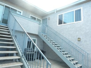 Van Buren Lane in Huntington Beach, CA - Building Photo - Building Photo