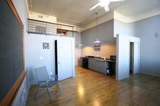 100 Broadway Blvd NE in Albuquerque, NM - Building Photo - Building Photo