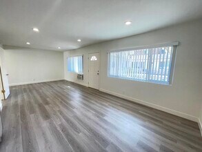 5730 Laurel Canyon Blvd, Unit 3 in Valley Village, CA - Building Photo - Building Photo