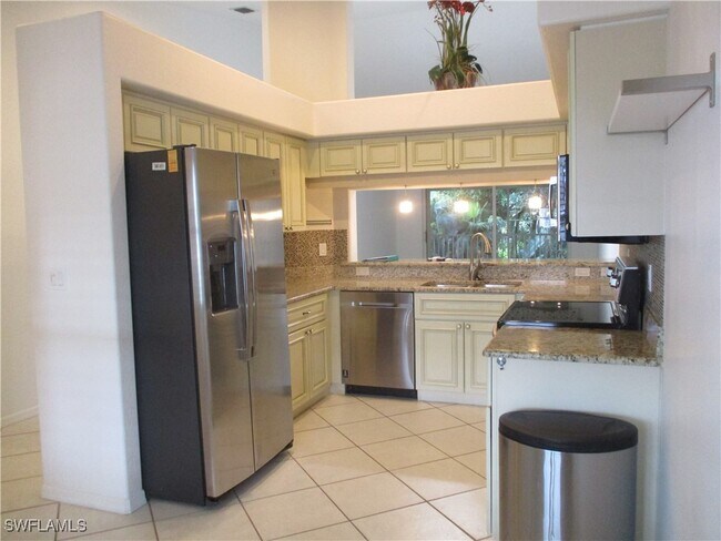 1225 Sarah Jean Cir in Naples, FL - Building Photo - Building Photo