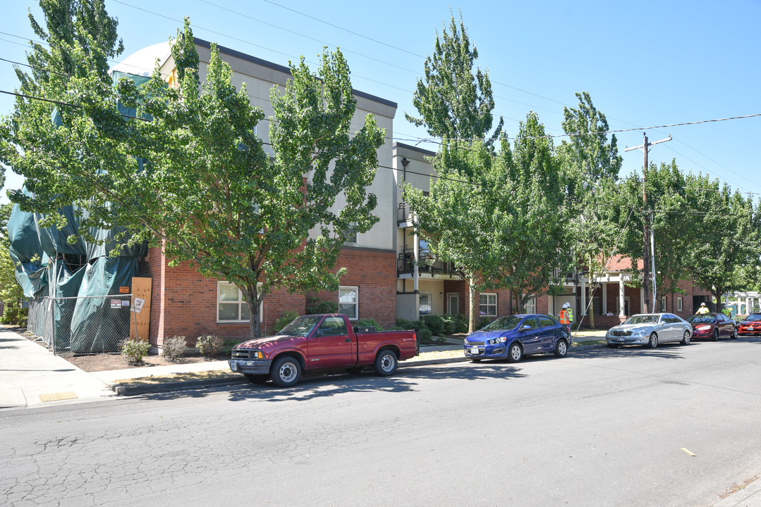 Lents 2000 in Portland, OR - Building Photo