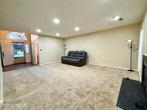 24 Hancock Ln in Englishtown, NJ - Building Photo - Building Photo