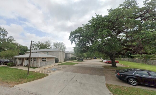 property at 225 S 13th St