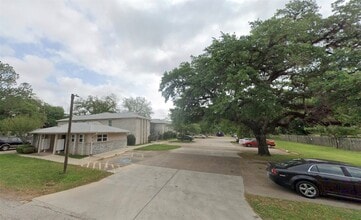 225 S 13th St in West Columbia, TX - Building Photo - Building Photo