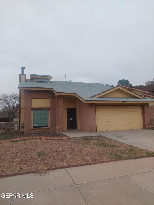 5236 Roger Maris Dr in El Paso, TX - Building Photo