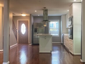 16611 Geddy Ct in Woodbridge, VA - Foto de edificio - Building Photo